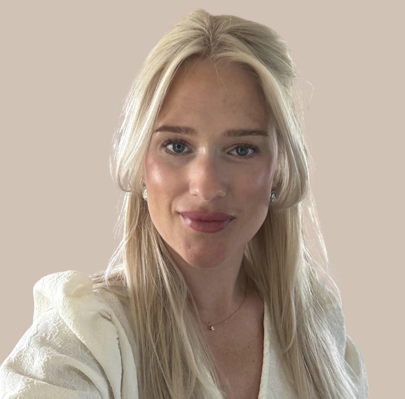 Porträtt av Hanna Östlund, legitimerad sjuksköterska och injektionsbehandlare